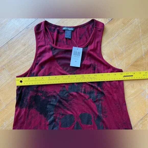 Hot Topic maroon/red and black tie-dyed, Graphic Tank Top sparkly skull - Picture 8 of 10
